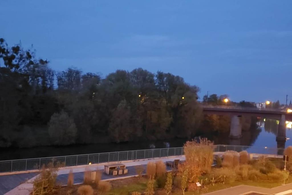 Апартаменти Le Bord De Sarre Meuble 3 Etoiles Сарґемін Екстер'єр фото